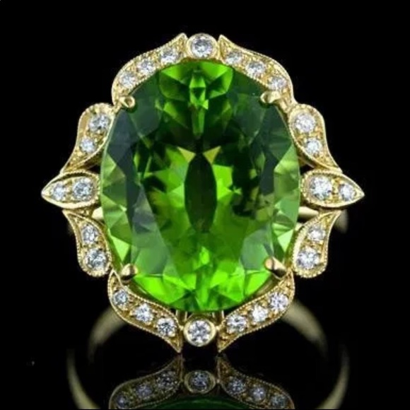 New Yellow Gold Oval Dazzling Emerald Ring - Picture 2 of 4